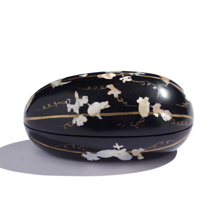 Japanese hand carved melon form black lacquered box (1900's)