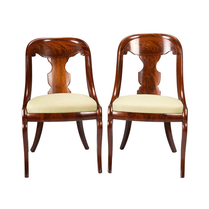 Pair of American mahogany gondola chairs (1815-35)