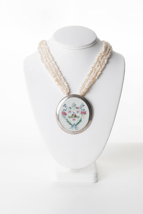 Chinese export porcelain armorial shard with multiple strand pearl necklace (c. 1790)