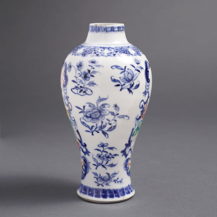 Chinese export baluster form garniture vase with figural scenes (c. 1780)