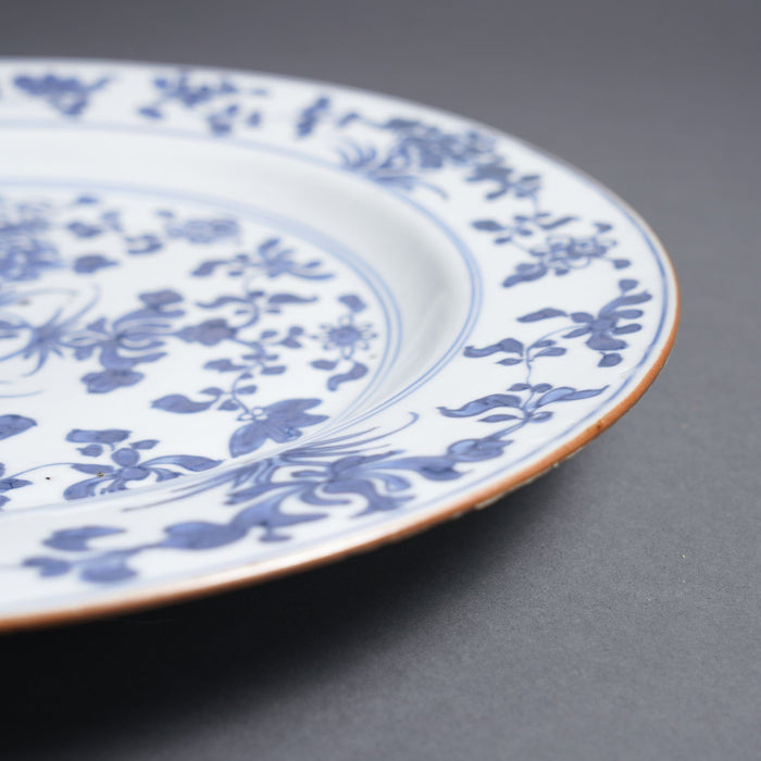 Chinese Porcelain Qianlong Charger (c. 1710-20)