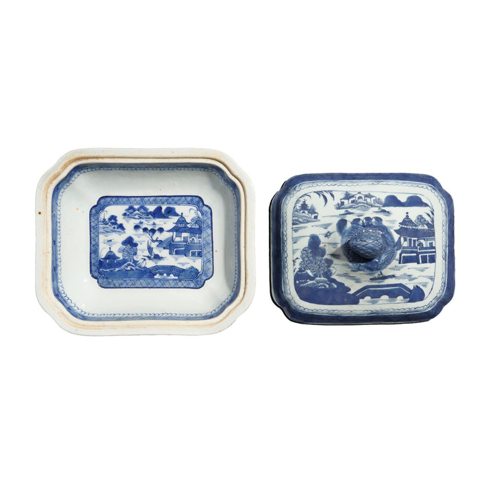 Chinese Canton covered porcelain entree dish (c. 1820-40)