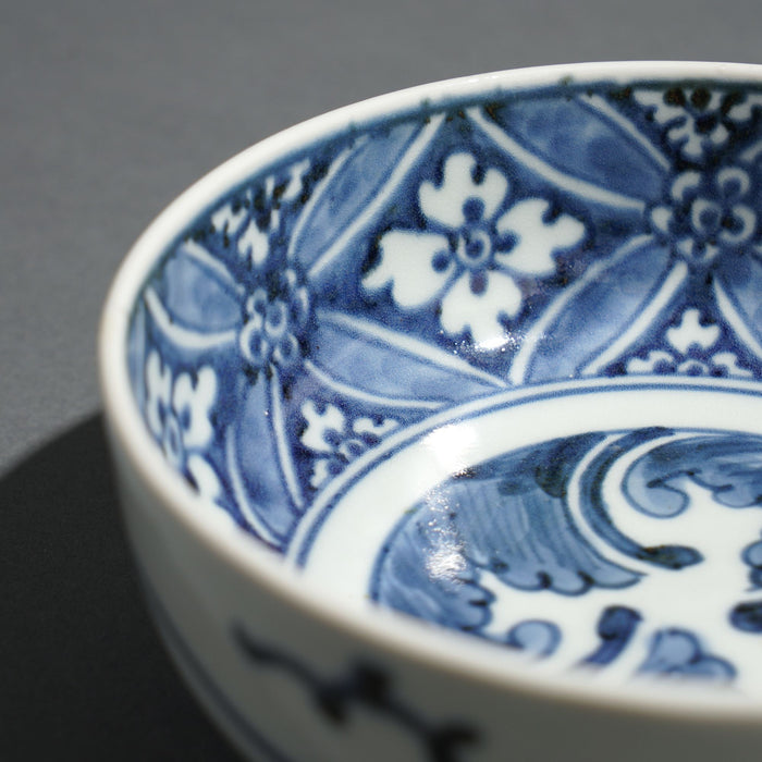 Japanese porcelain footed bowl with cobalt decoration (c. 1800's)