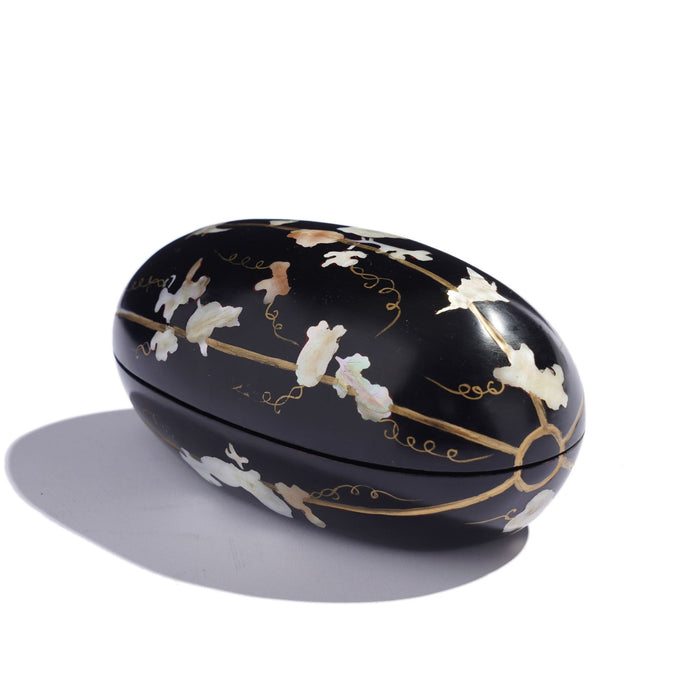 Japanese hand carved melon form black lacquered box (1900's)