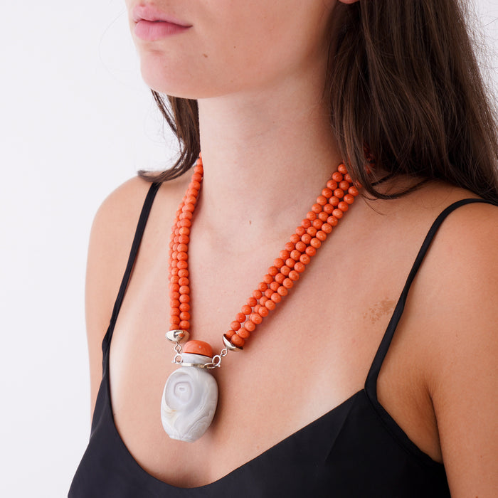 Gray Agate Snuff Bottle Pendant On A Three Strand Coral Bead Necklace (1850's)