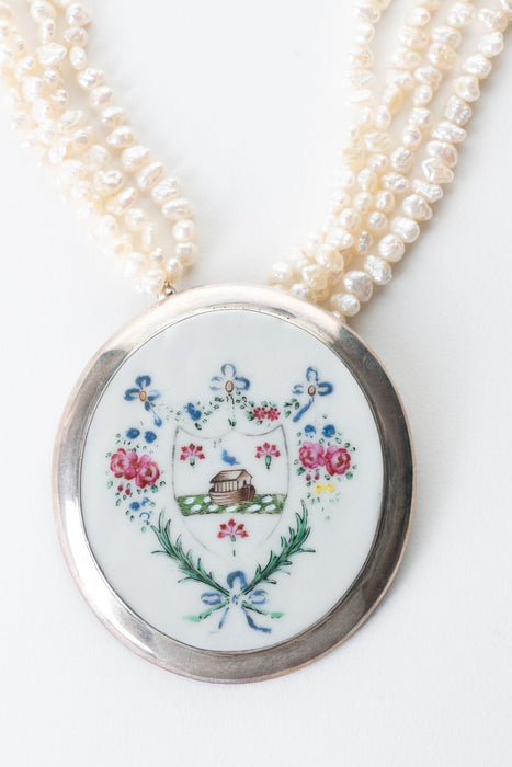 Chinese export porcelain armorial shard with multiple strand pearl necklace (c. 1790)