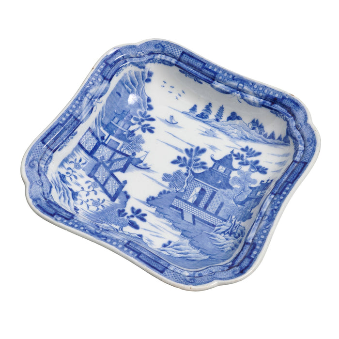 English Davenport Tea House pattern covered serving dish (c. 1800-25)