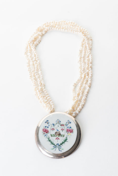 Chinese export porcelain armorial shard with multiple strand pearl necklace (c. 1790)