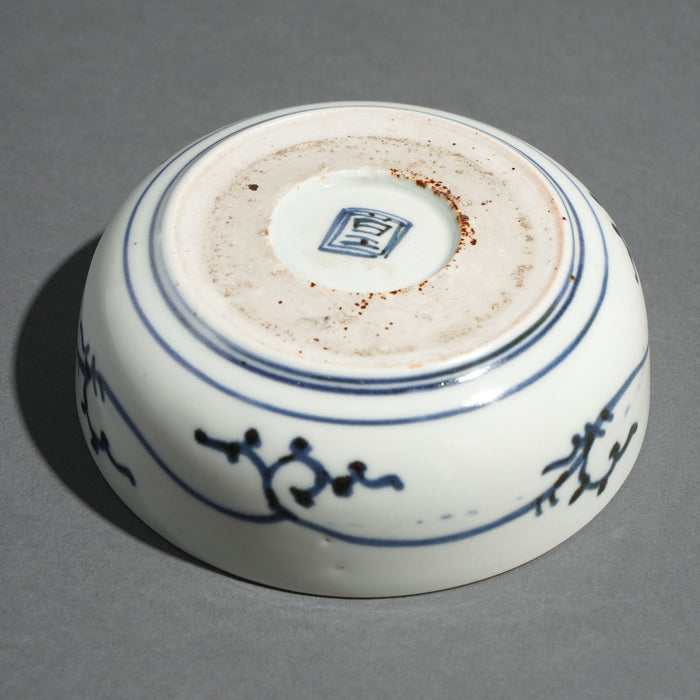 Japanese porcelain footed bowl with cobalt decoration (c. 1800's)