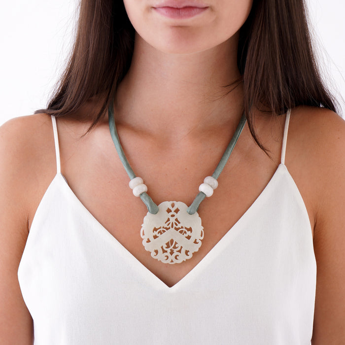 White nephrite jade carved and pierced circular pendant (1800's)