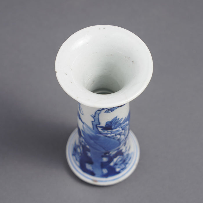 Chinese blue & white porcelain vase (c. 1680)