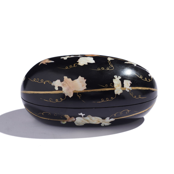 Japanese hand carved melon form black lacquered box (1900's)