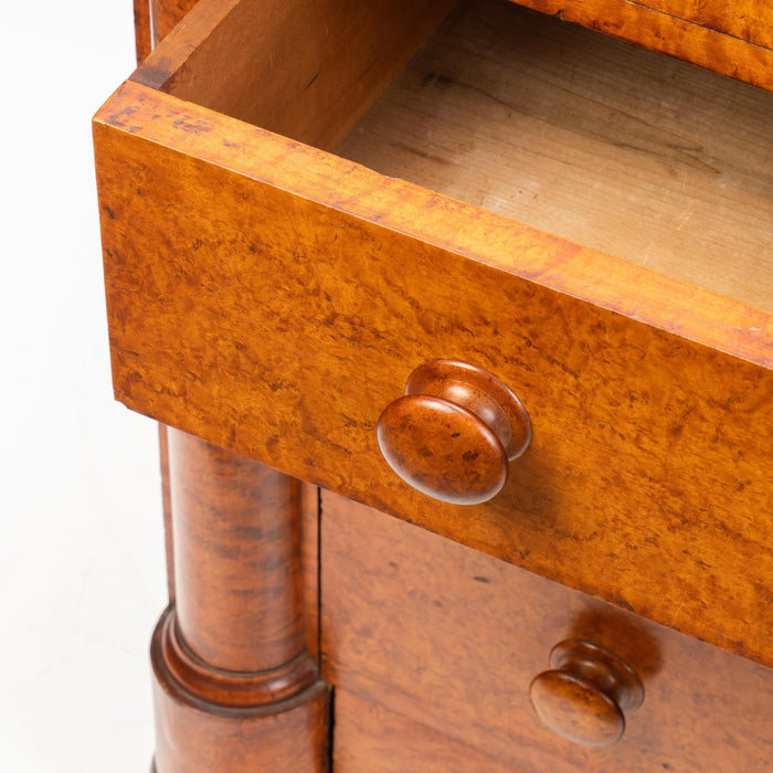 American Neoclassic bird's eye maple four drawer chest (1820)