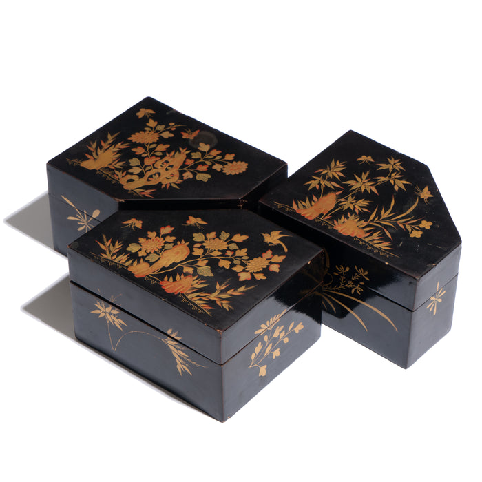 Set of three Chinese lacquered wood boxes (1830)