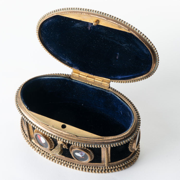 Italian oval jewelry cask in cast bronze and pietra dura with hinged lid (1850's)