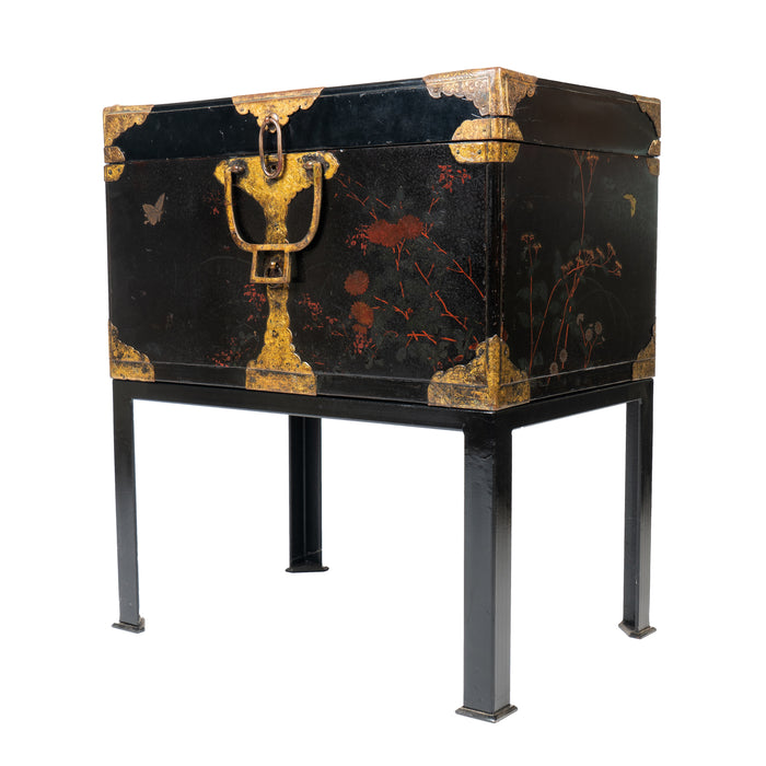 Japanese lacquered trunk on stand (1868-1912)