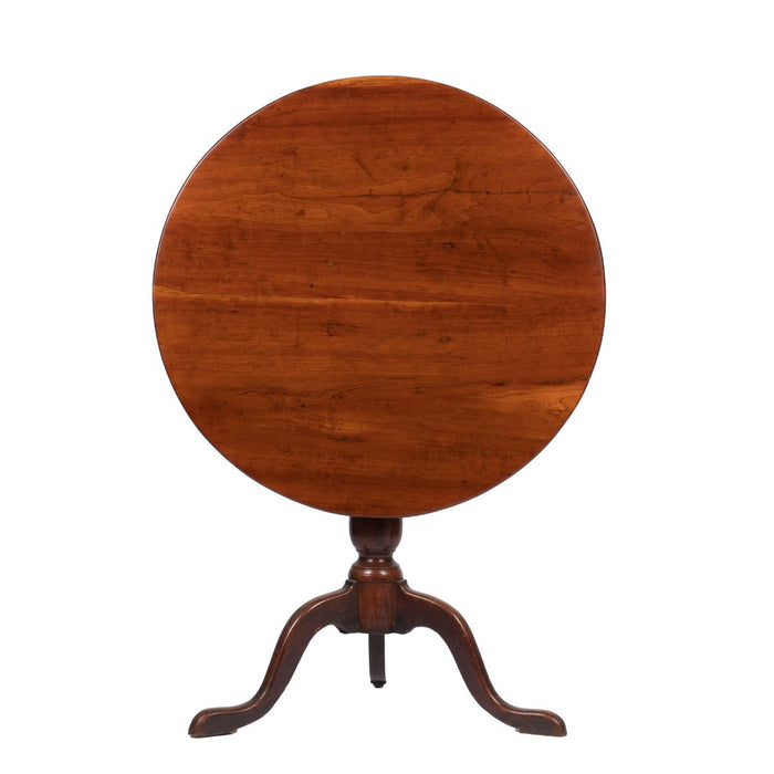 American cherry Chippendale tilt top tea table (1775-1800)