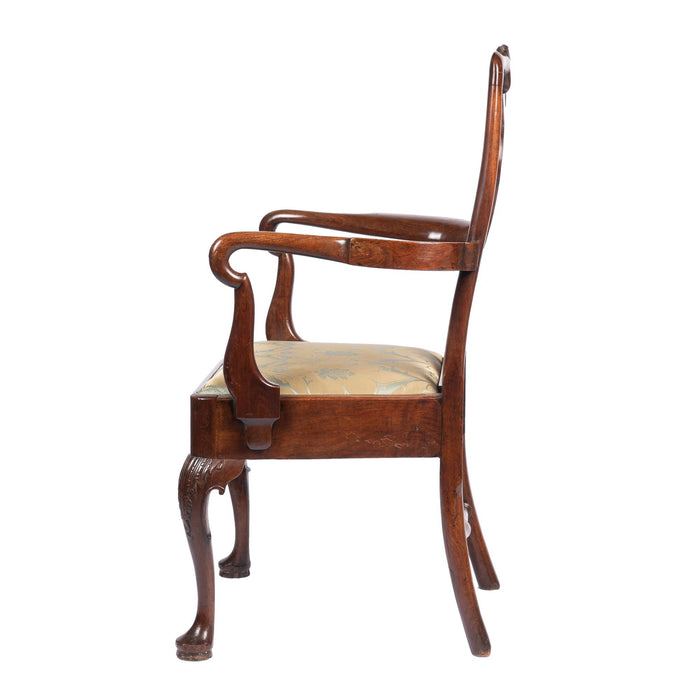 English Georgian mahogany armchair with upholstered slip seat (1720)