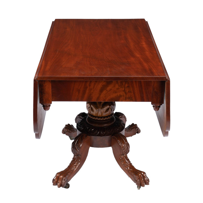 New York Neoclassic drop leaf breakfast table (c. 1825)