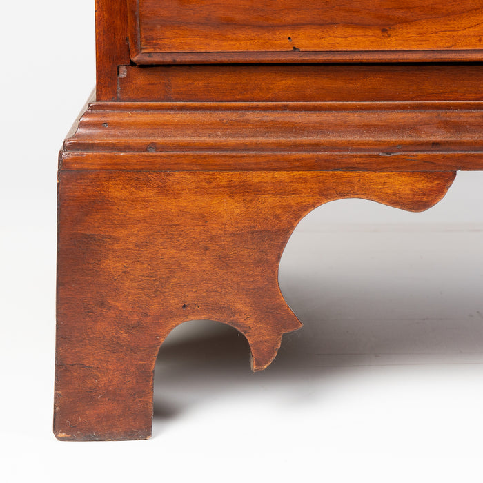 American Chippendale cherry chest of drawers (1770)