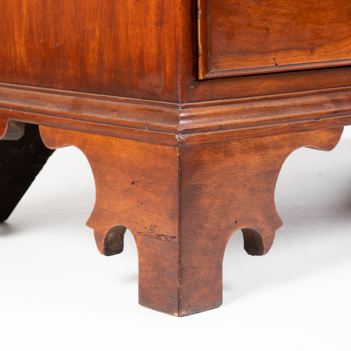 American Chippendale cherry chest of drawers (1770)