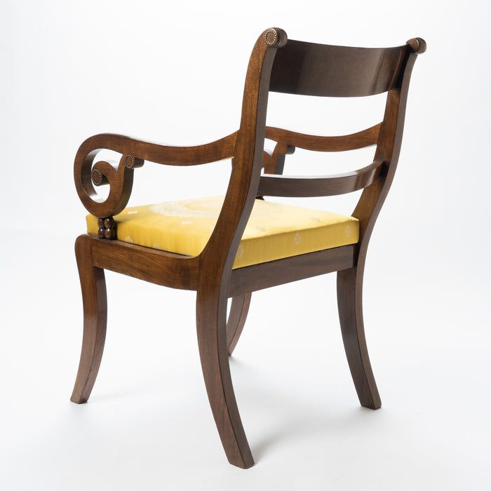 English mahogany arm chair with upholstered seat (1820)