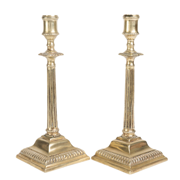 Pair of English Georgian cast brass fluted shaft candlesticks (1790-1800)