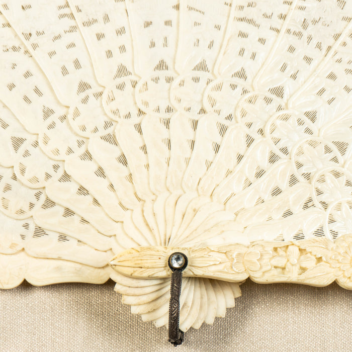 Chinese telescopic Canton fan of carved bone stays (1850's)