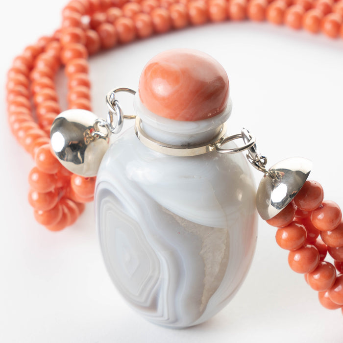 Gray Agate Snuff Bottle Pendant On A Three Strand Coral Bead Necklace (1850's)