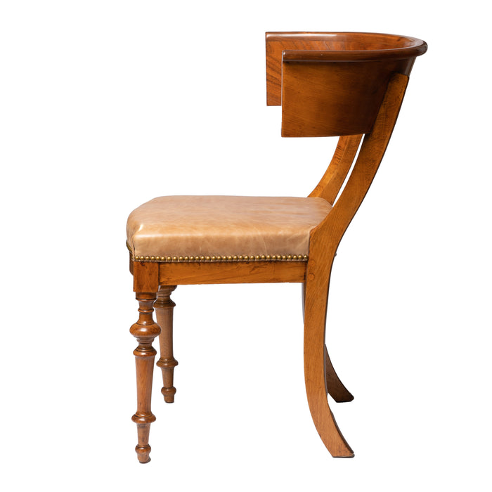 Single Klismos form side chair in European beech (1820)