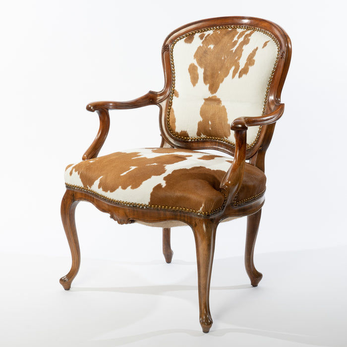 Italian framed fauteuil in walnut in the Louis XVI taste (1930)