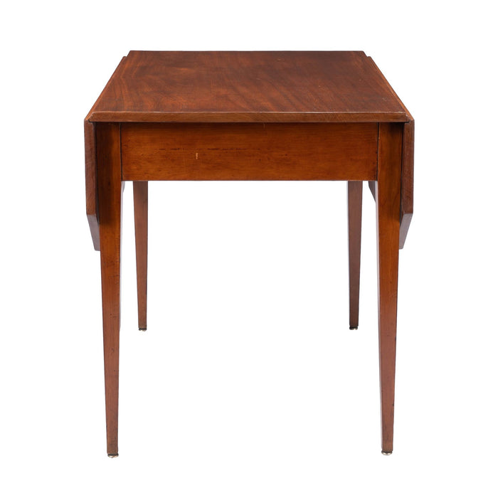 Massachusetts Hepplewhite drop leaf Pembroke table (1790-1810)