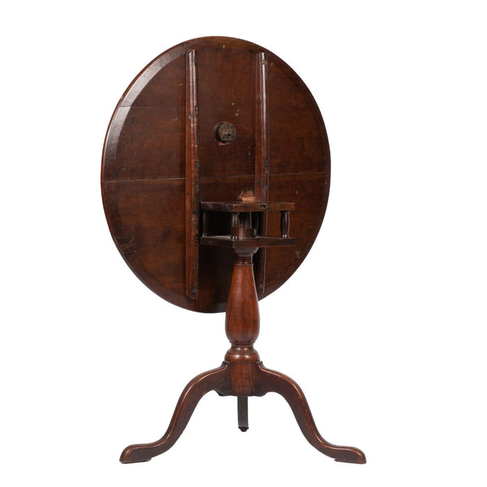 American cherry Chippendale tilt top tea table (1775-1800)