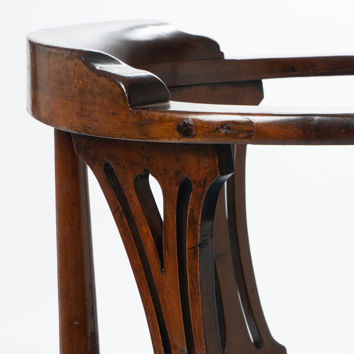 Georgian mahogany corner chair (1770-80)