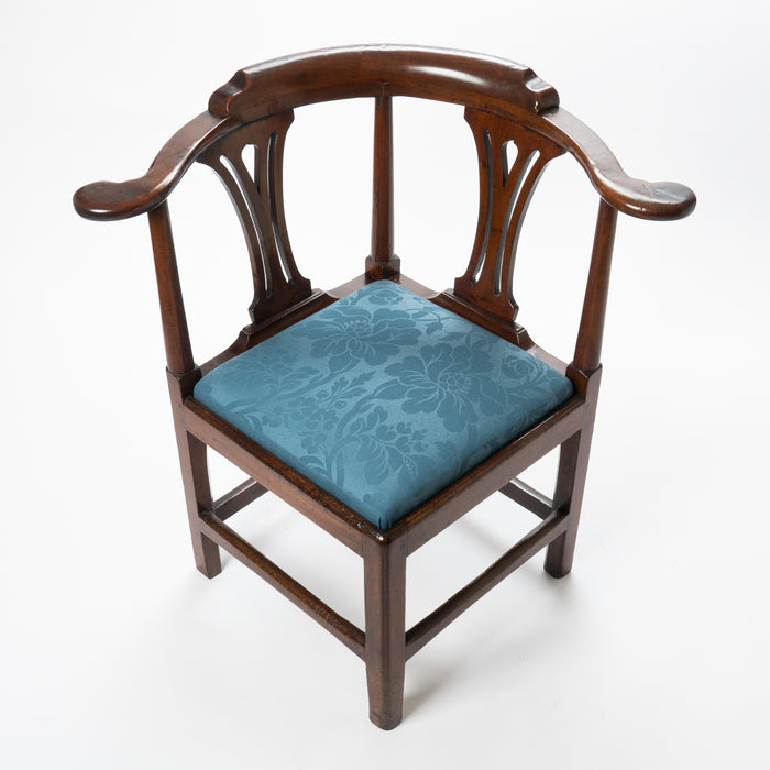 Georgian mahogany corner chair (1770-80)
