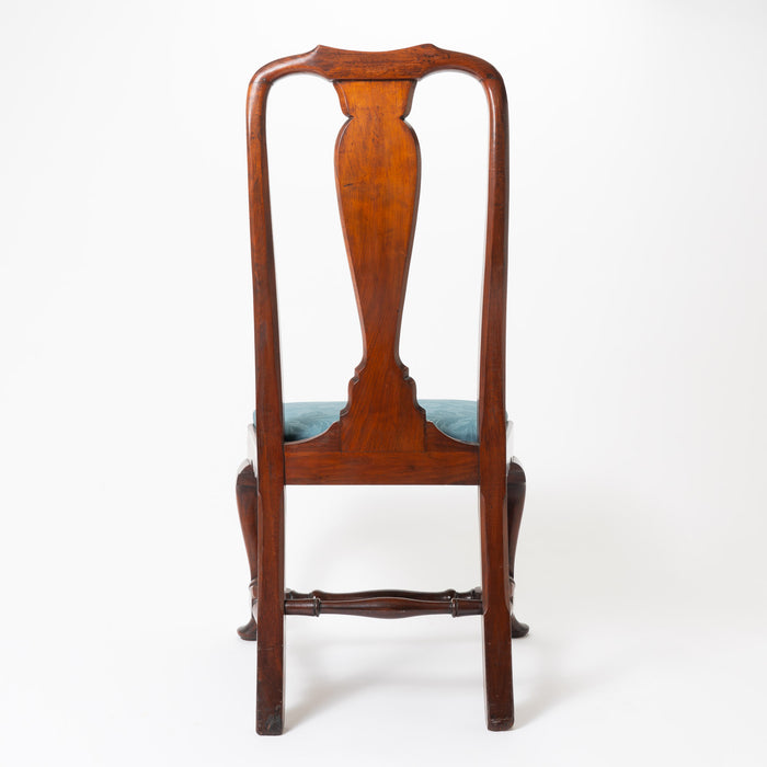 Boston Queen Anne mahogany slip seat side chair (c. 1710-20)