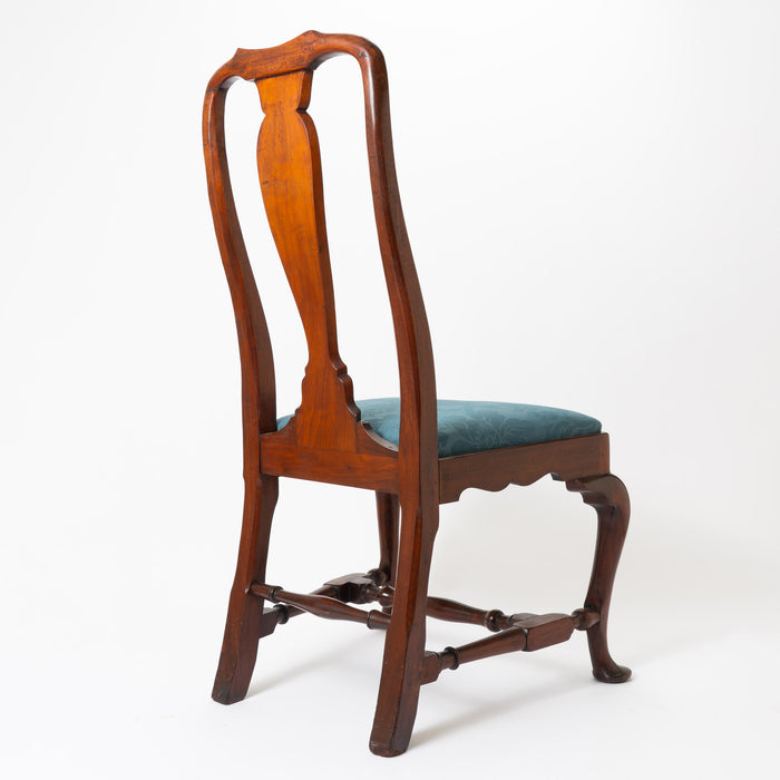 Boston Queen Anne mahogany slip seat side chair (c. 1710-20)