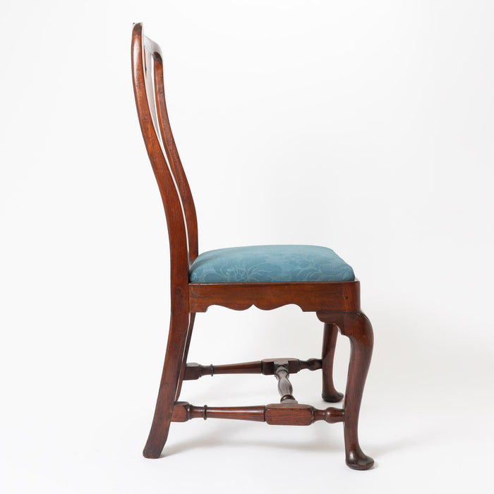 Boston Queen Anne mahogany slip seat side chair (c. 1710-20)