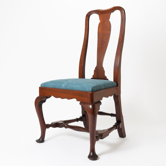 Boston Queen Anne mahogany slip seat side chair (c. 1710-20)