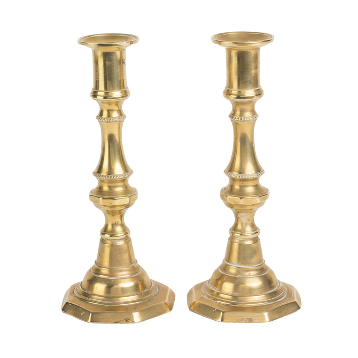 Pair of English brass candlesticks with octagonal bases (1825)