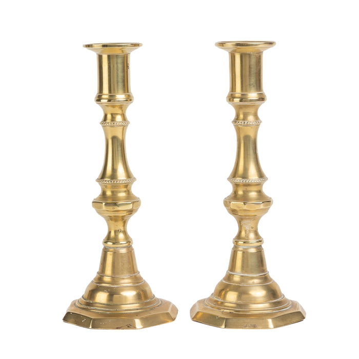 Pair of English brass candlesticks with octagonal bases (1825)
