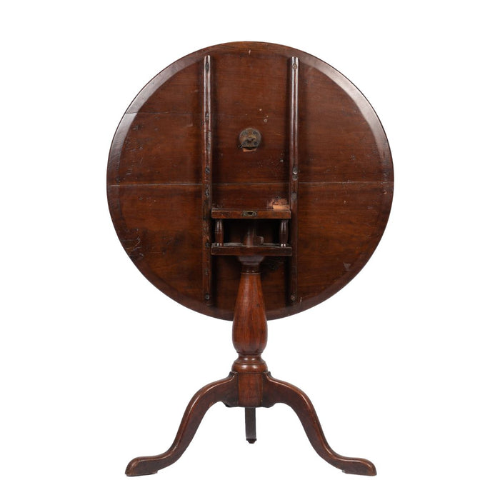 American cherry Chippendale tilt top tea table (1775-1800)