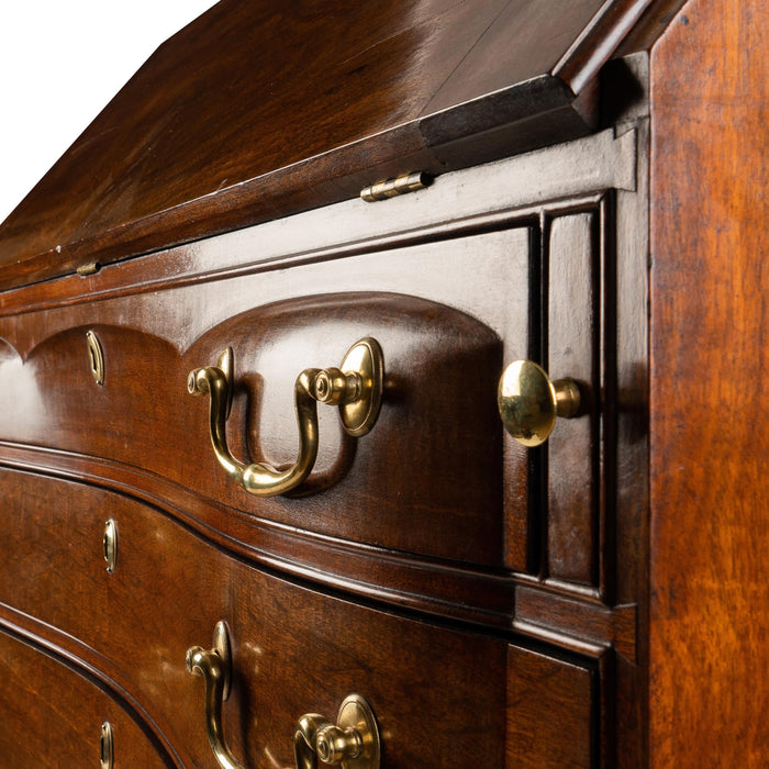 American Chippendale Swietenia Mahogany oxbow slant front desk (1780-1800)