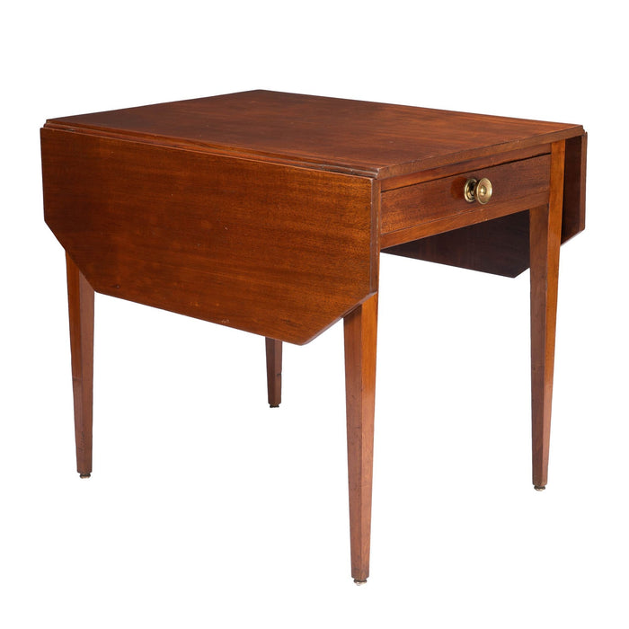 Massachusetts Hepplewhite drop leaf Pembroke table (1790-1810)