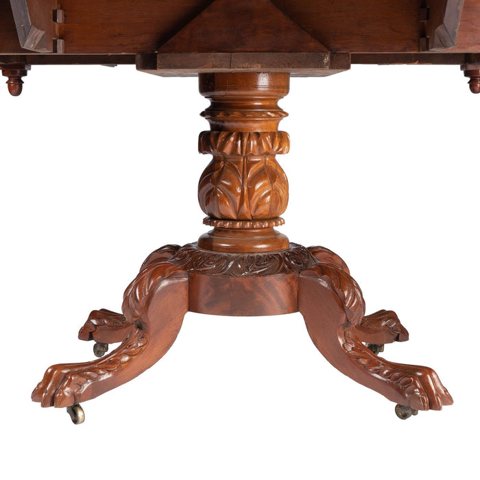 New York Neoclassic drop leaf breakfast table (c. 1825)